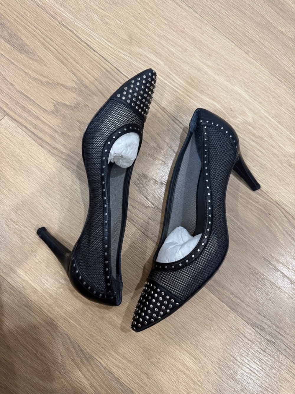 Stuart Weitzman Hitipper Black Nappa Studded Pointed-Toe Pumps Size 9